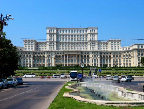 Facciata del parlamento di Bucarest
