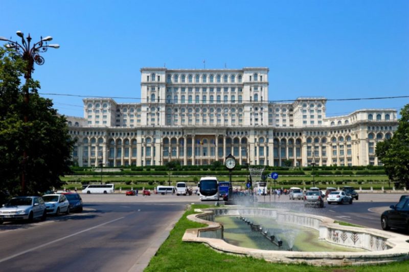 Facciata del parlamento di Bucarest