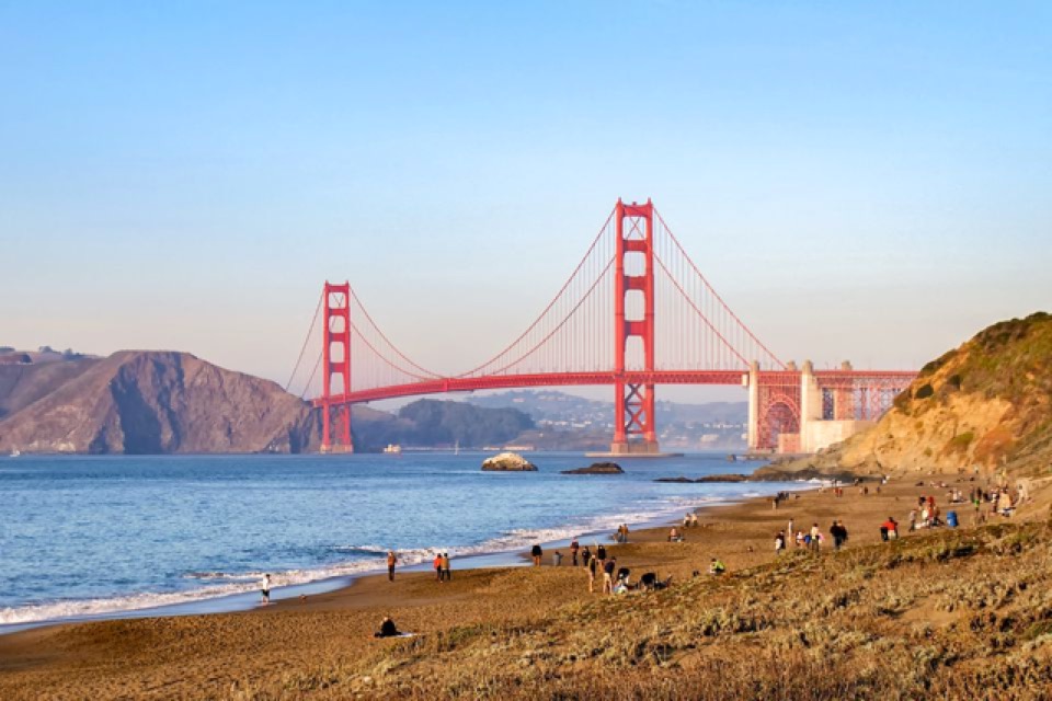 Il ponte di san Francisco visto da una spiaggia