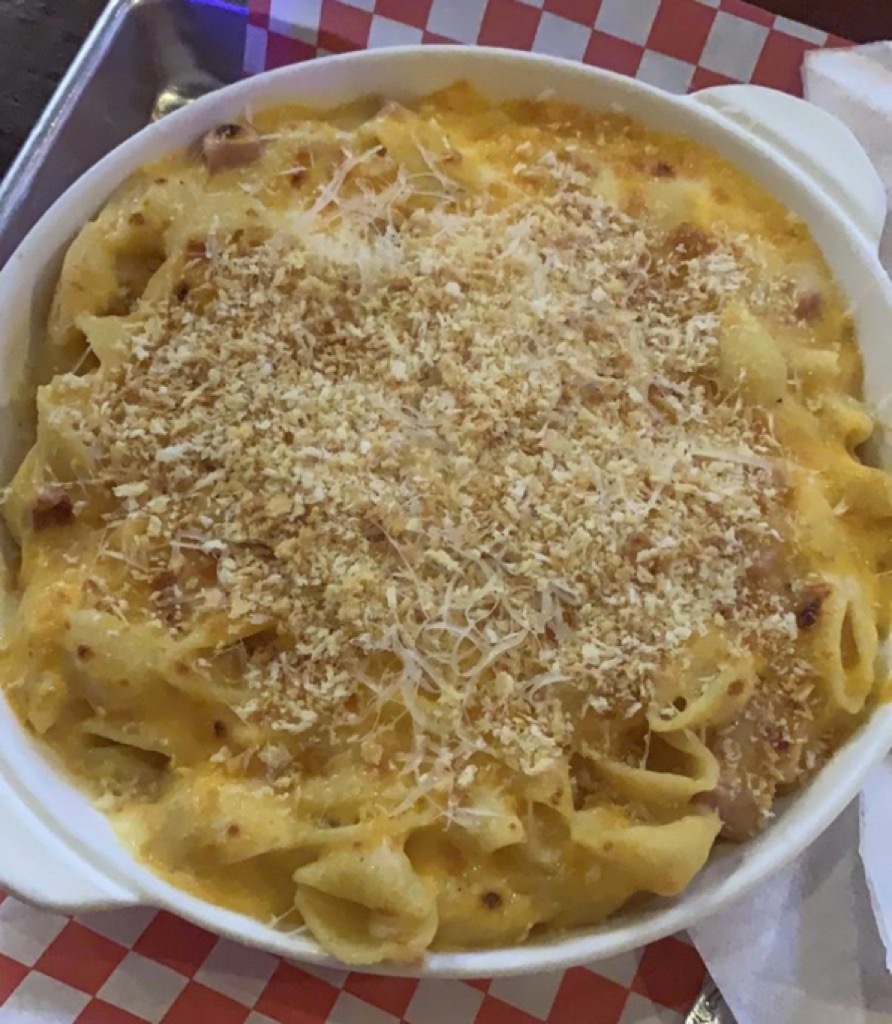 Piatto di maccheroni al formaggio