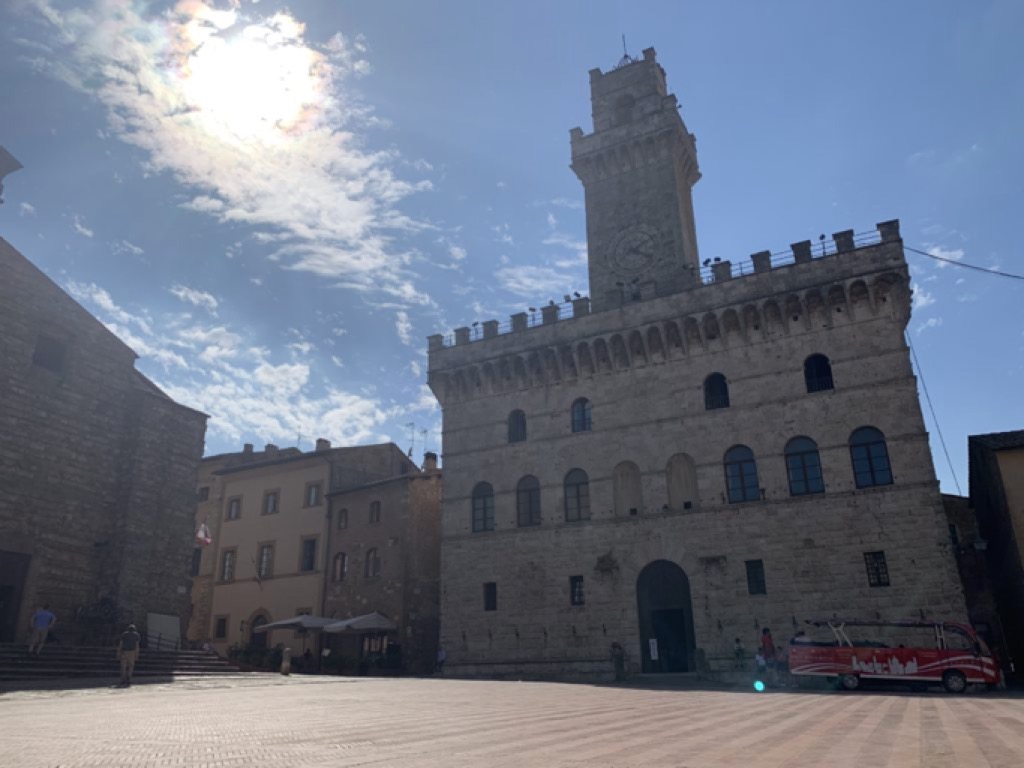 Edificio storico sulla piazza principale di Montepulciano