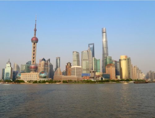 Skyline di Shanghai di fronte al fiume