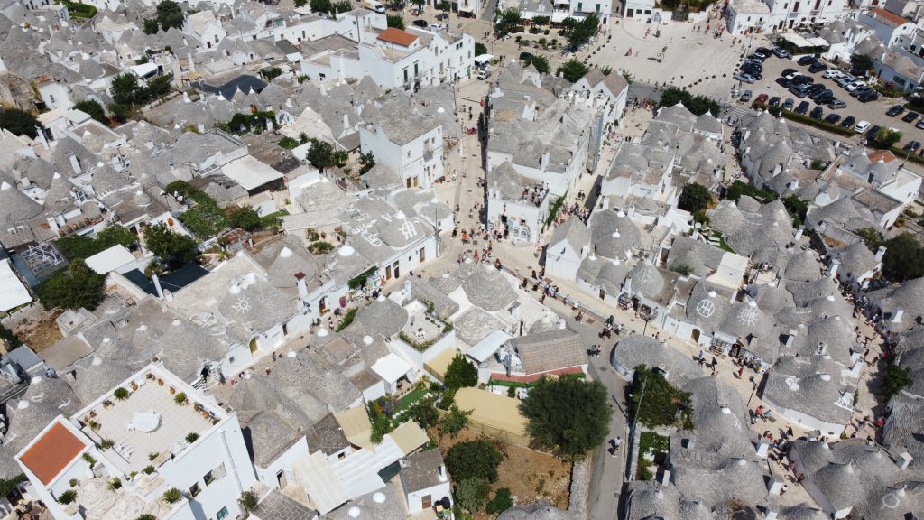 Trulli di Alberobello visti dal drone